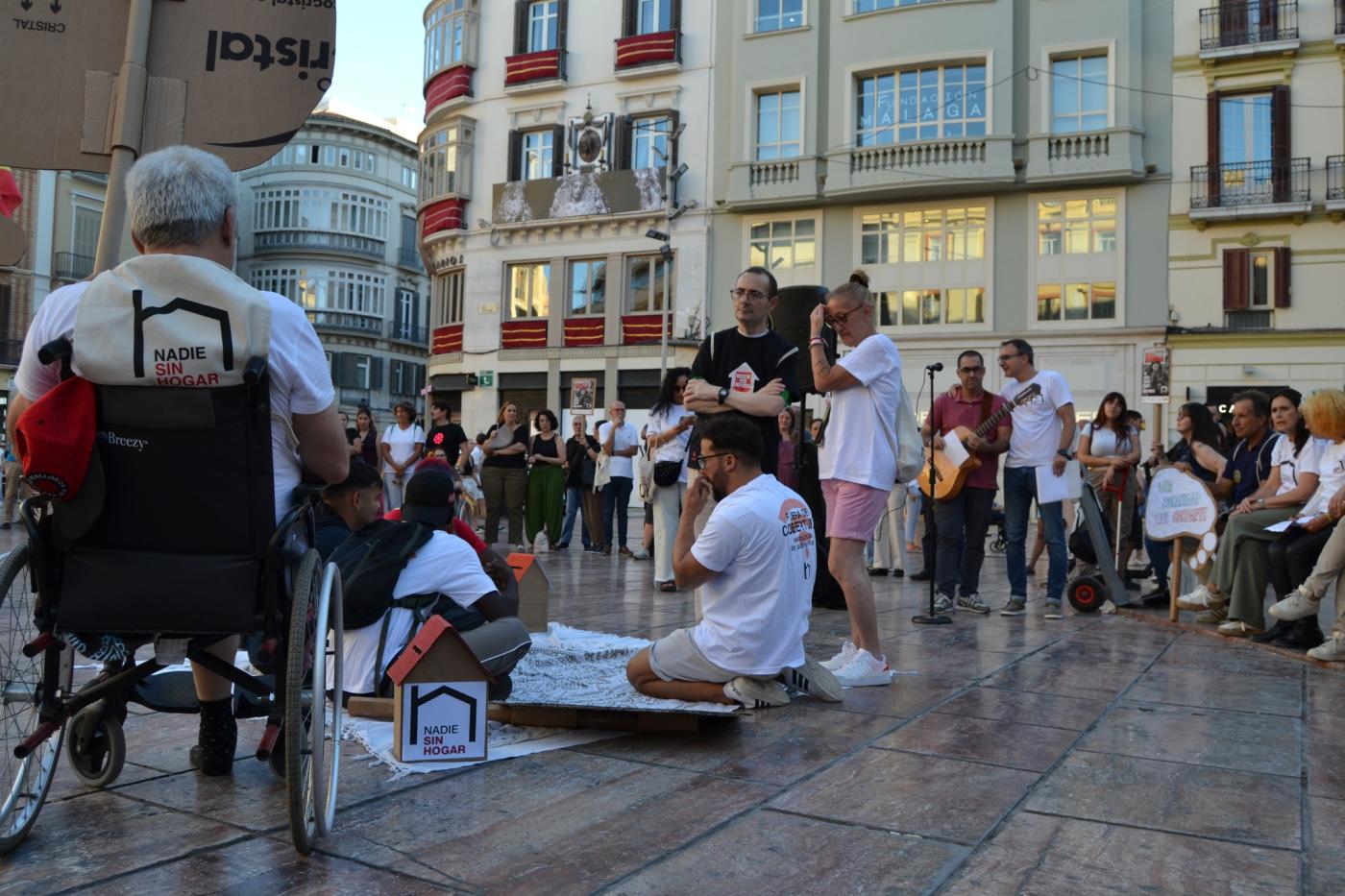 La campaña del Día de las Personas sin Hogar llena de esperanza la Plaza de la Constitución