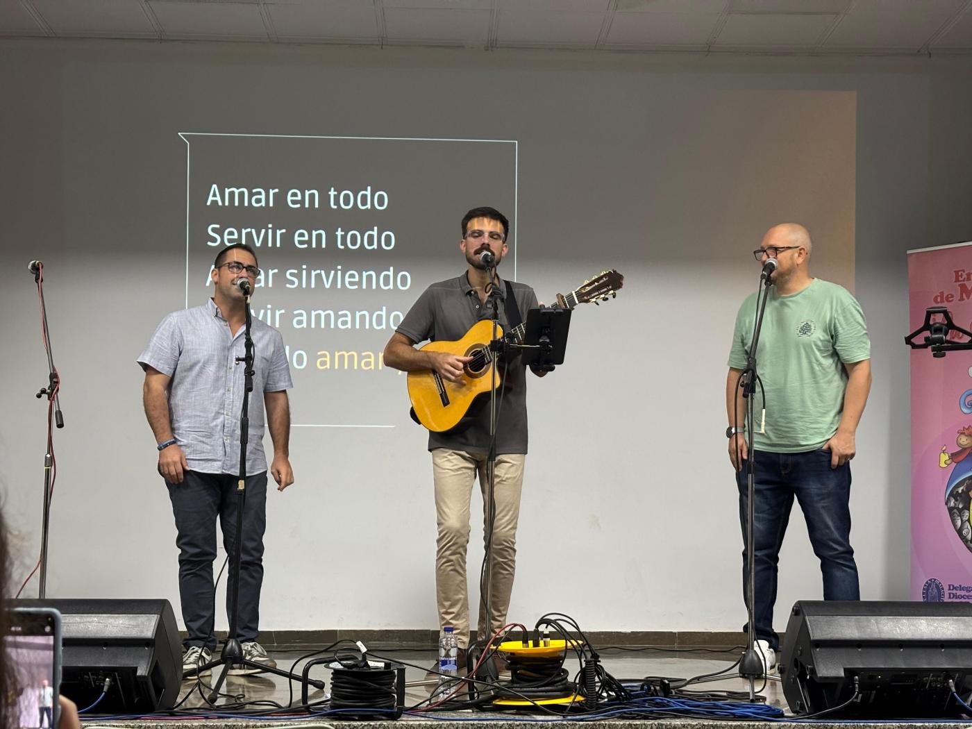 Testimonio y música en el Encuentro Diocesano Misionero