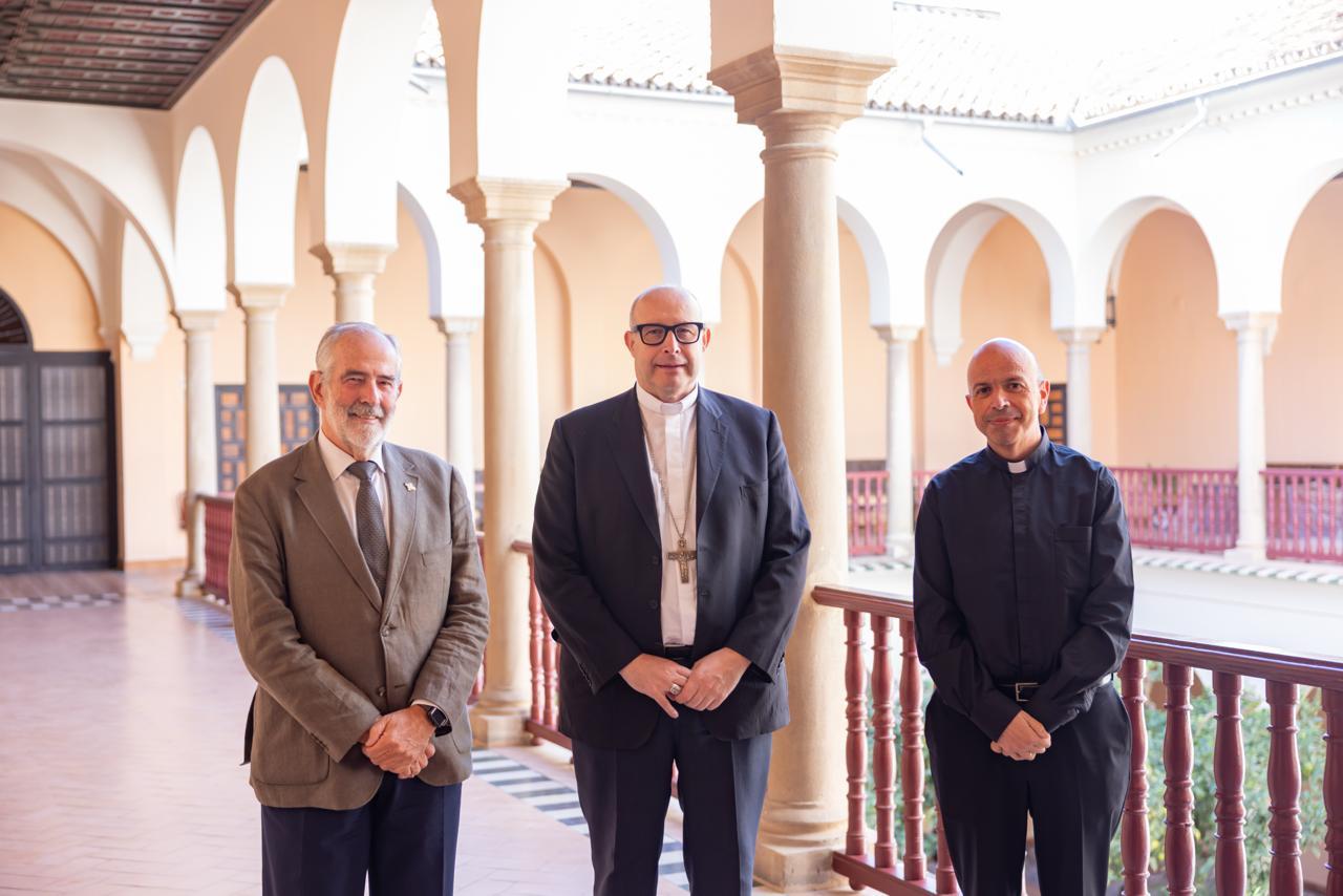 Monseñor José Antonio Satué recibe al presidente de la Agrupación de Cofradías en su primer encuentro institucional