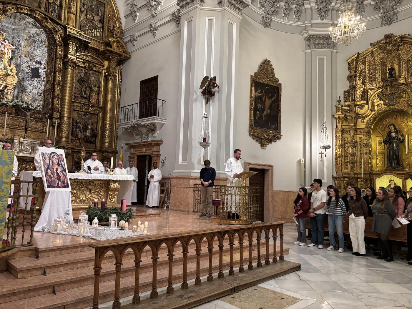 Mons. Satué a los jóvenes: «Alégrate, confía y ofrécete. El sí de María cambió la historia»