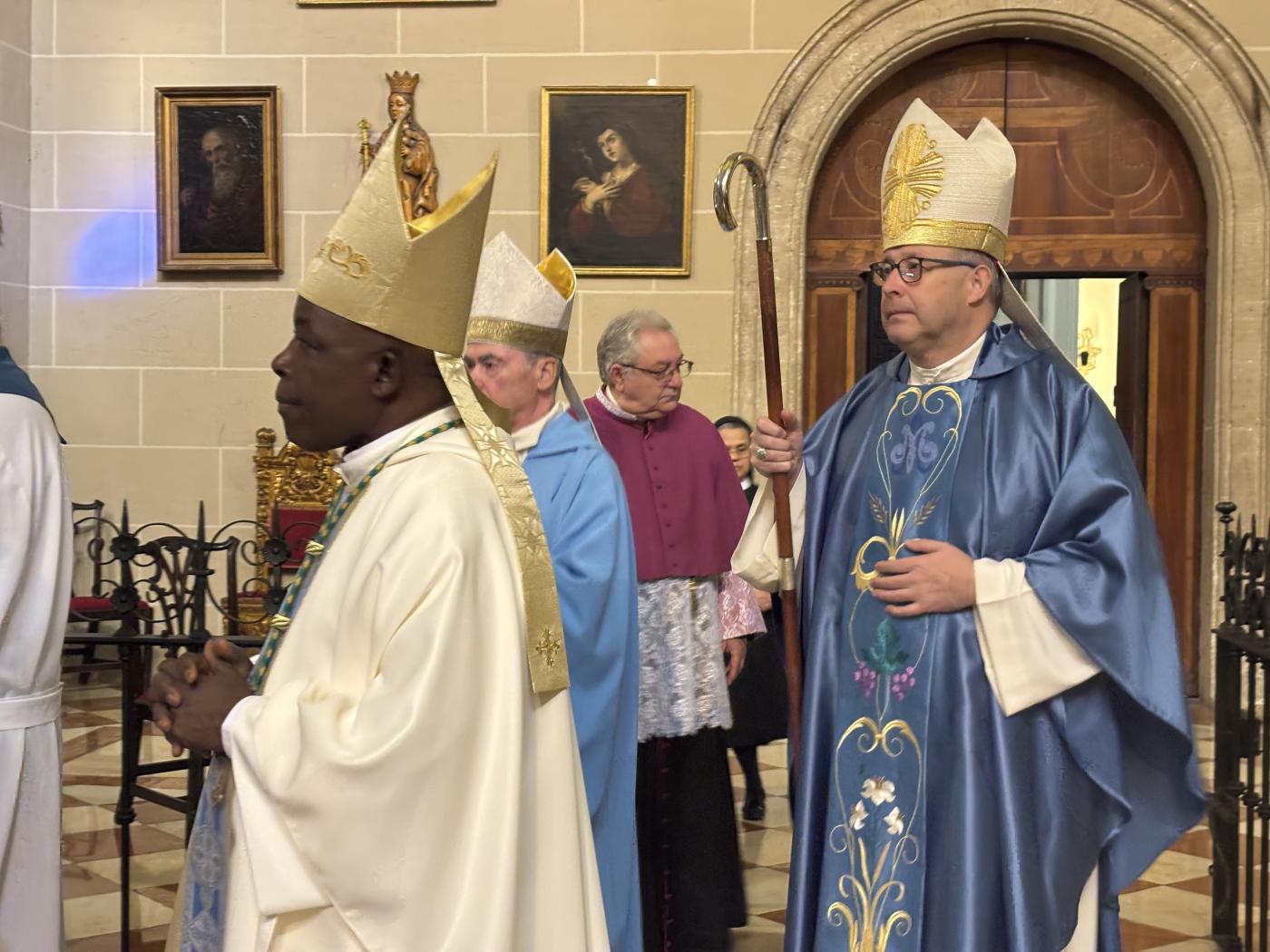 «Estos ministerios son una llamada a vivir con mayor intensidad vuestra relación con Cristo Palabra y Cristo Eucaristía»