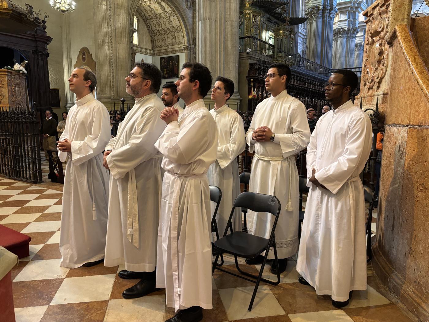 «Estos ministerios son una llamada a vivir con mayor intensidad vuestra relación con Cristo Palabra y Cristo Eucaristía»