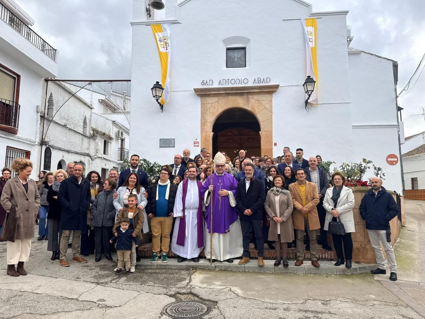 La parroquia de Cuevas del Becerro reabre sus puertas tras un año de obra