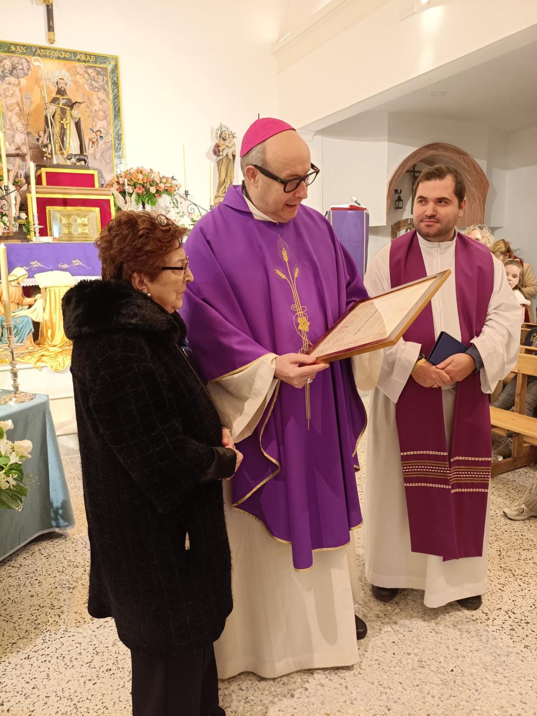 La parroquia de Cuevas del Becerro reabre sus puertas tras un año de obra