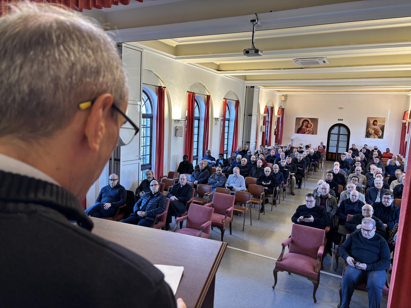 El clero celebra su retiro de Adviento y se felicita la Navidad