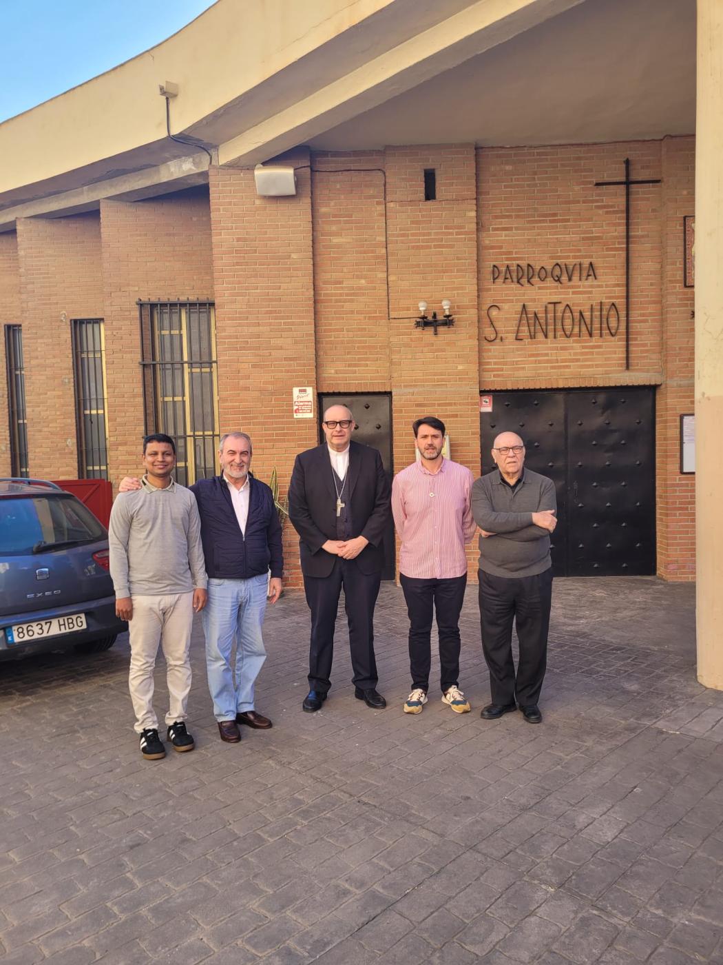 Confirmaciones y visita episcopal a la comunidad dehoniana en San Antonio de Padua