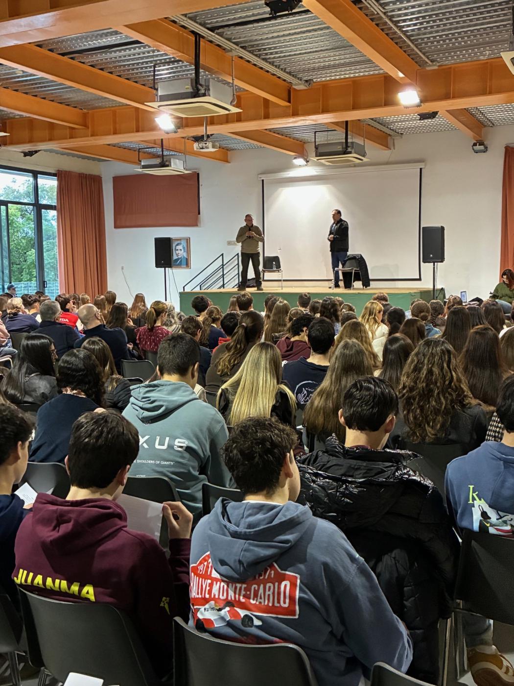 Cientos de jóvenes con corazón compartieron el XV Encuentro Intercolegial