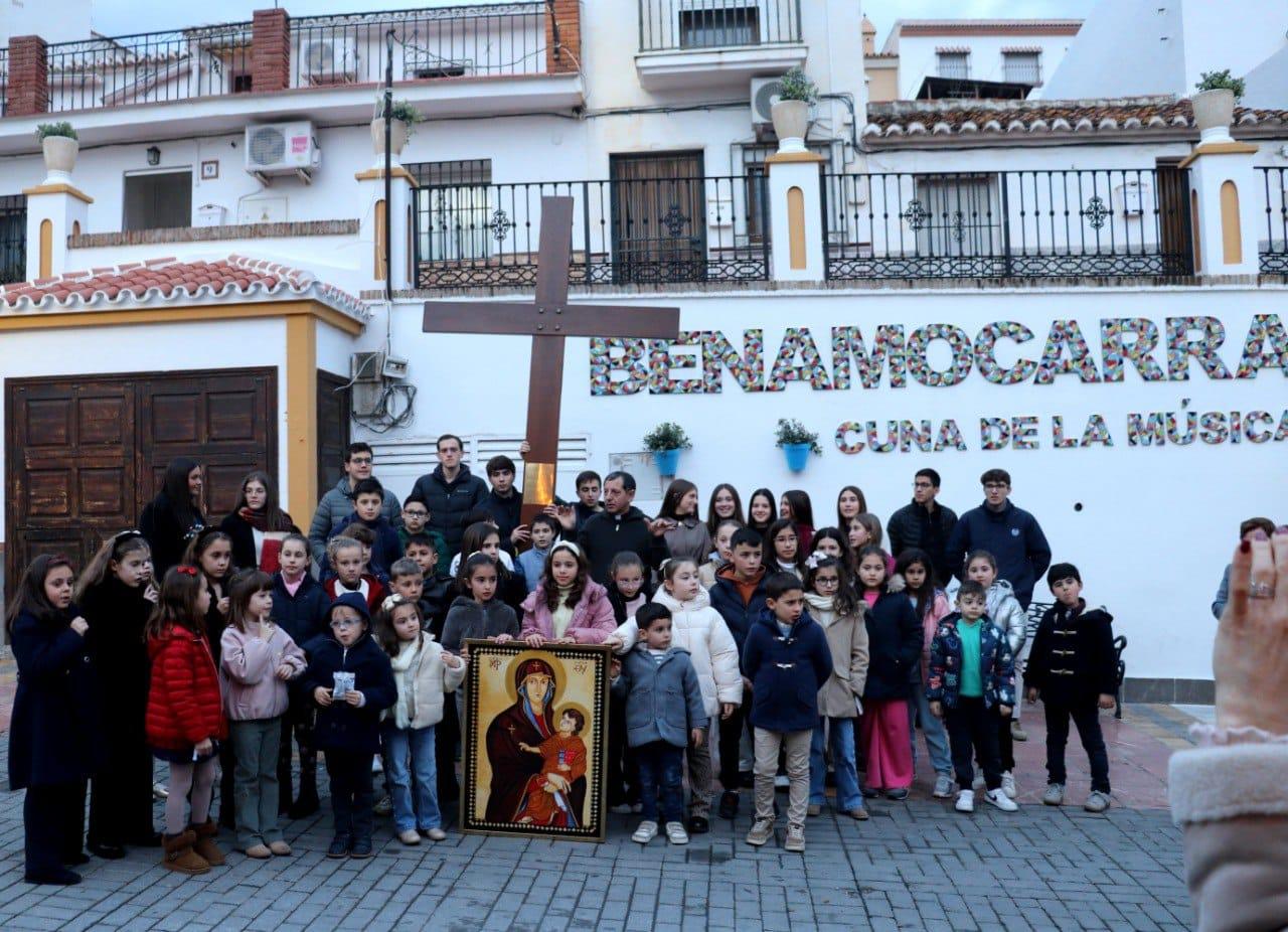 Benamocarra e Iznate reciben la Cruz y el Icono de los jóvenes
