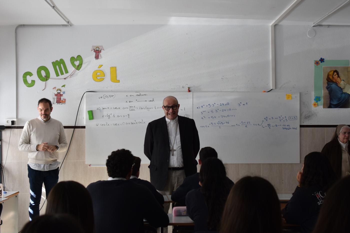 El Obispo, tras su visita: «El reto de futuro es dotar de una estructura arciprestal, dar cuerpo a la Iglesia en Melilla»