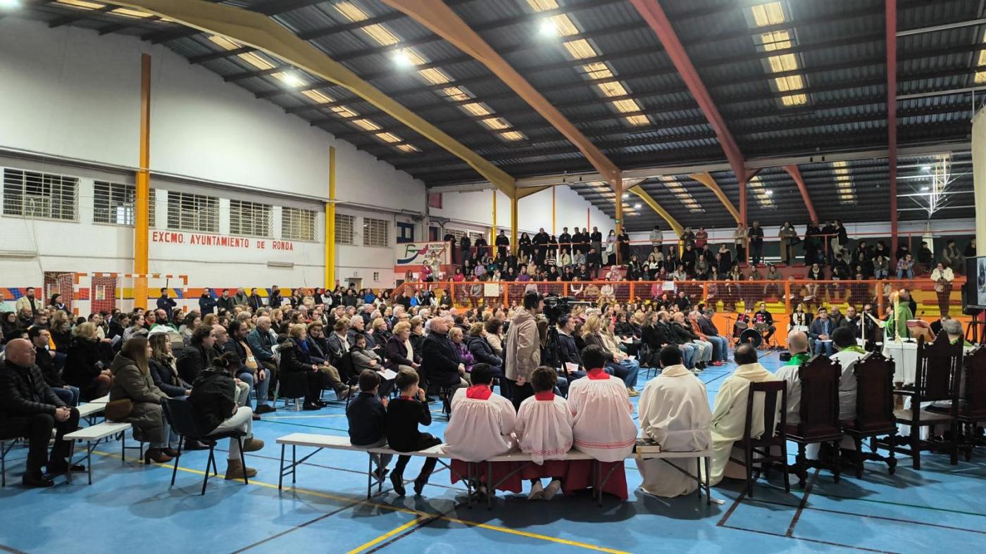 El Fuerte de Ronda ha acogido este domingo la celebración de la Eucaristía, con los vecinos de Grazalema y Ronda