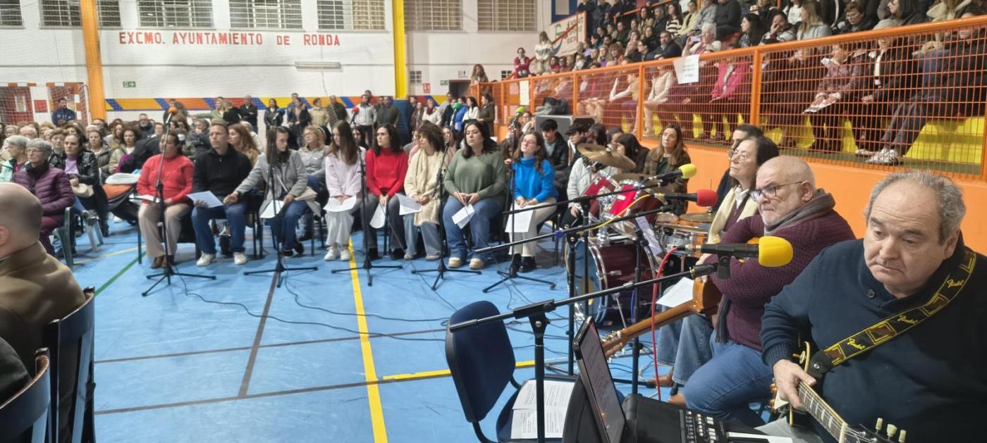 El Fuerte de Ronda ha acogido este domingo la celebración de la Eucaristía, con los vecinos de Grazalema y Ronda