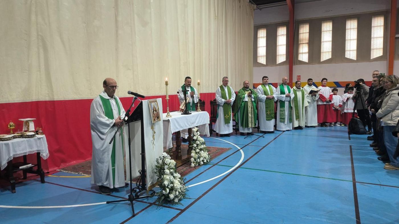 El Fuerte de Ronda ha acogido este domingo la celebración de la Eucaristía, con los vecinos de Grazalema y Ronda